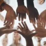 ¿Cómo llama Hebreos 10:25 al compañerismo congregacional?